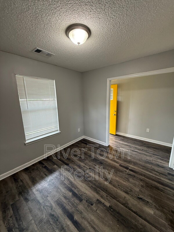 Foto del edificio - 4625 Crestfield Rd