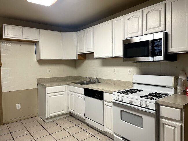 Kitchen - 3224 Mount Vernon St