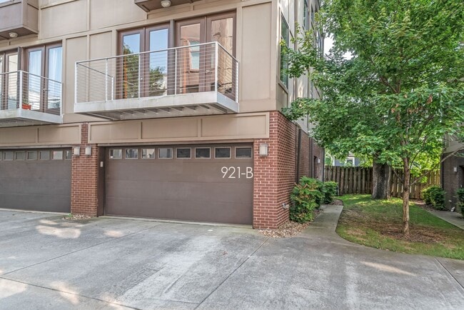Photo - 3 Bedroom Townhome W/ Uptown Views (Coming...