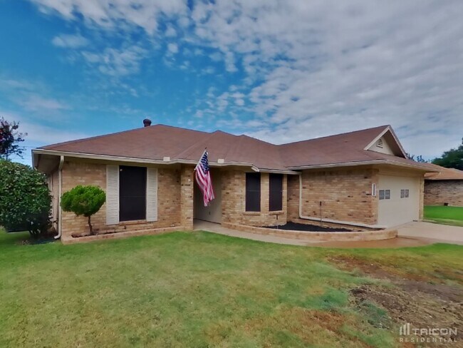 Building Photo - 721 Parkview Drive Burleson TX