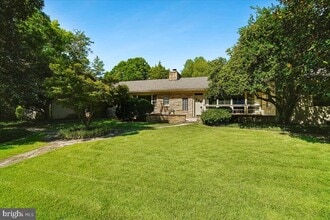 Building Photo - 8106 W Boulevard Dr