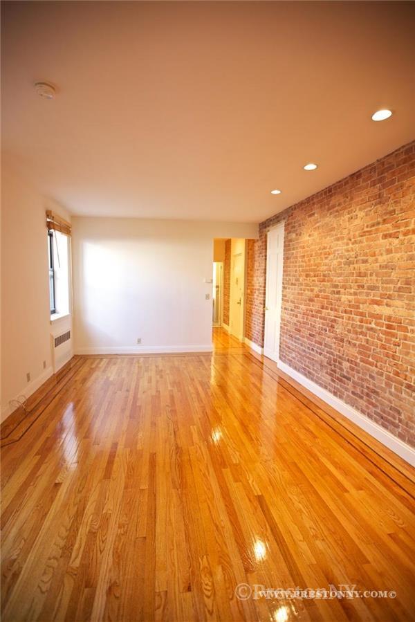 Building Photo - 437 W 44th St