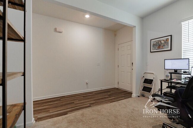 Building Photo - 388 McCall Way
