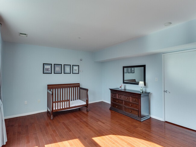 Building Photo - 1852 Clarendon Blvd