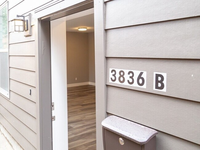 Building Photo - Modern 1 bed, 1 bath ADU unit in desirable...