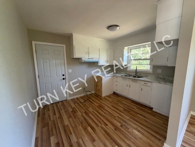 Building Photo - 1812 Etowah Cir