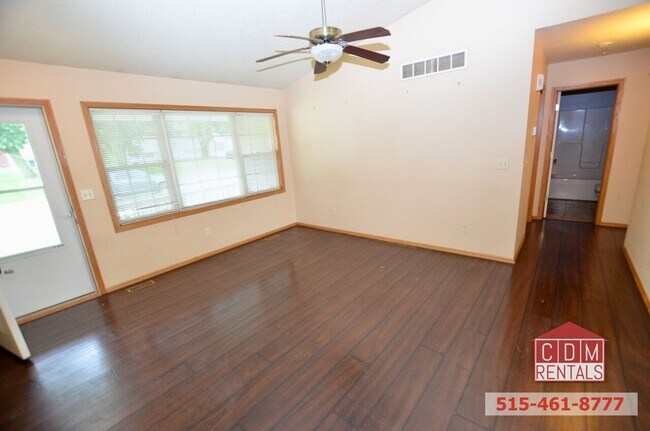 Building Photo - Wonderful DSM Ranch Home