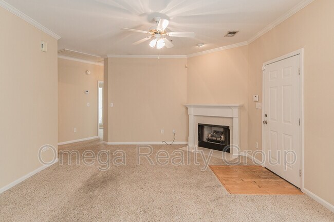 Foto del edificio - 570 Treymoor Lake Cir
