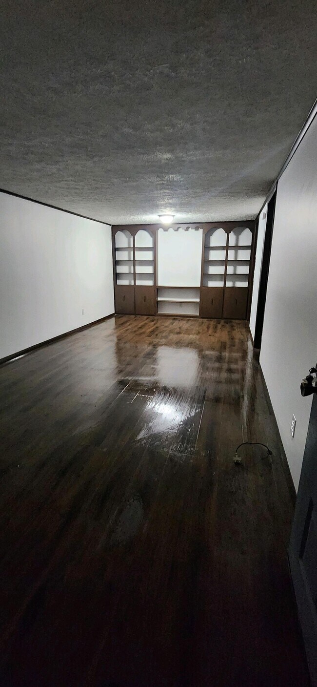 Building Photo - 1100 Northview Dr