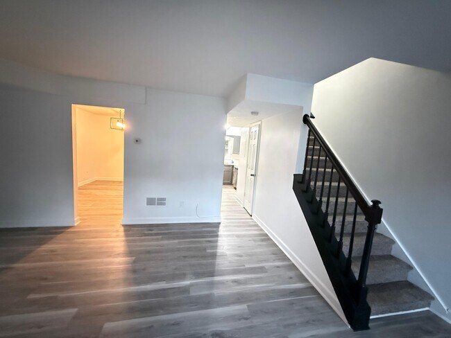 Foto del edificio - 845 Burns Walk Ct NW