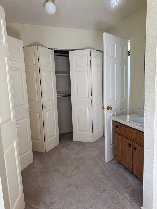 Foto del edificio - For Rent – Spacious 4 Bed, 3 Bath Home