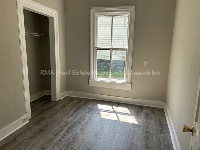 Foto del edificio - 953 E Solomon St