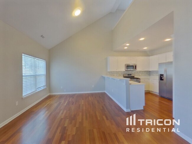 Foto del edificio - 523 Clairidge Dr