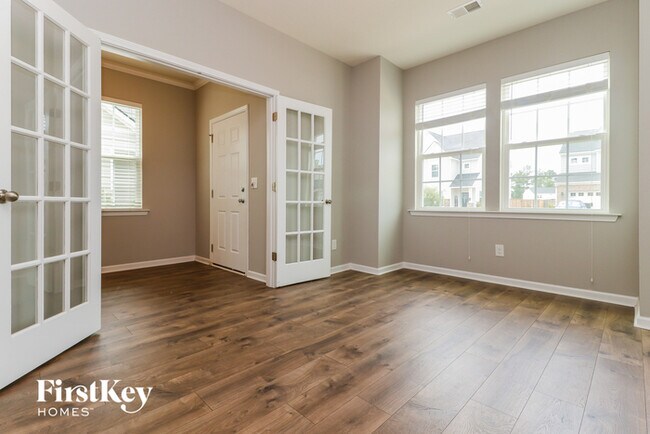 Foto del edificio - 708 Redbud Ln