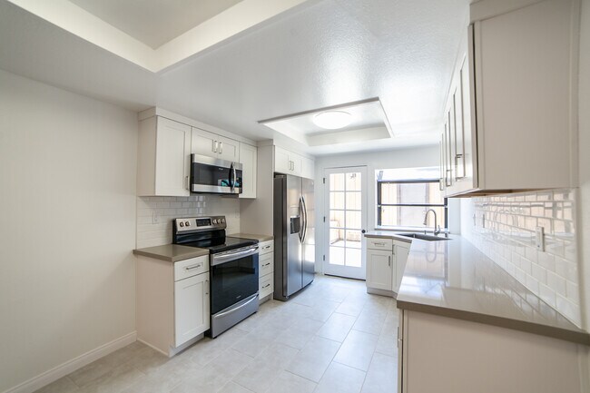 Foto del edificio - 9743 Reseda Blvd #3