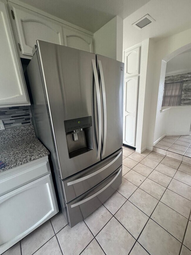 Foto del edificio - 115 Cain Dr