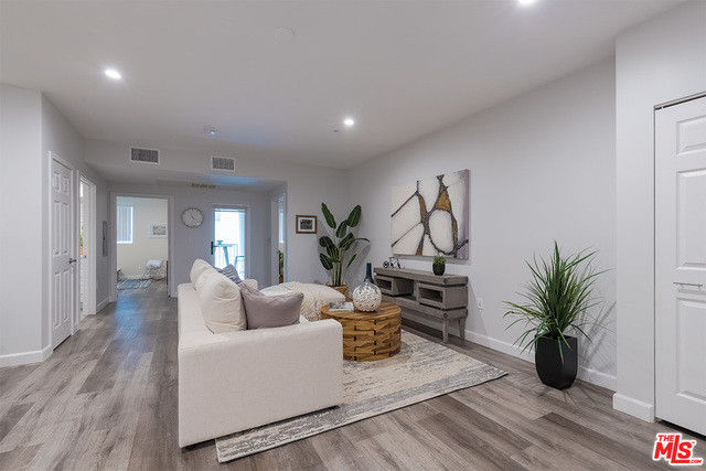 Building Photo - 850 S Gramercy Pl