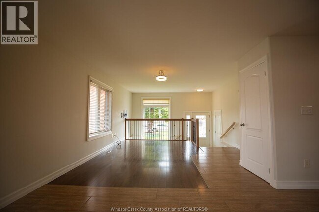 Photo du bâtiment - 98a Lansdowne Ave