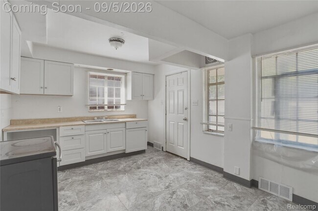 Foto del edificio - 16661 Linwood St