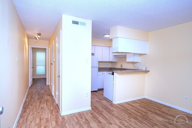 Building Photo - Montage Apartments