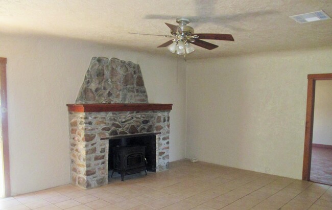 Building Photo - 6521 Westside Dr