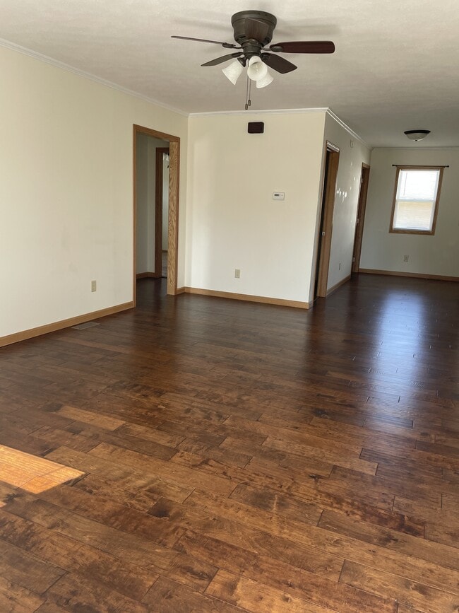Building Photo - 206 W Albro St