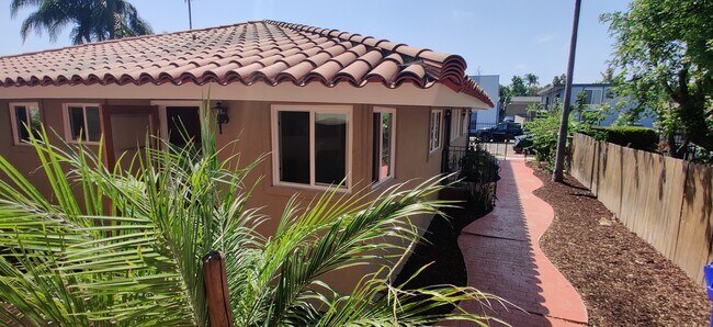 Foto del edificio - 6216 Stanley Ave