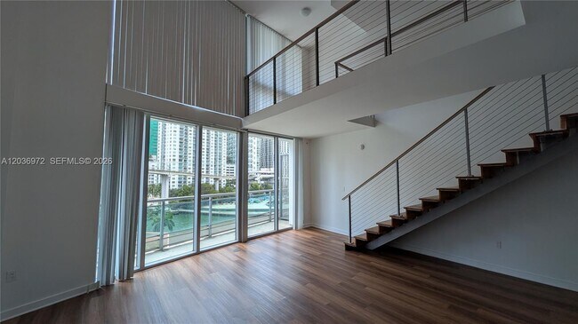 Foto del edificio - 350 S Miami Ave
