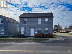 Building Photo - 1202 King St E