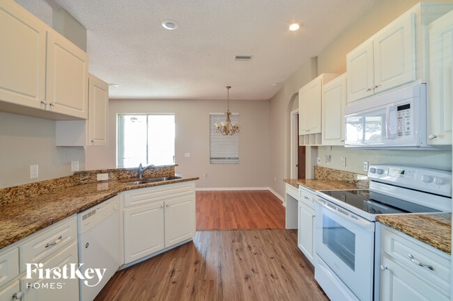 Building Photo - 533 Terranova Cir