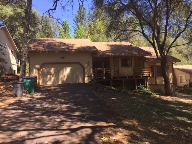 Primary Photo - Cute home in Quiet neighborhood in Lake of...