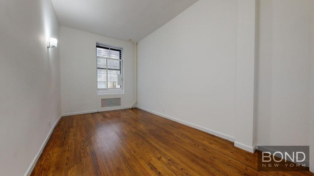 Primary Photo - 228 E 89th St