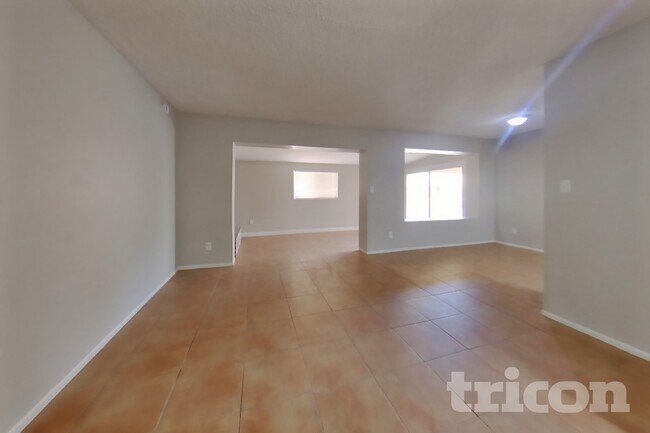 Foto del edificio - 3938 W Redfield Rd
