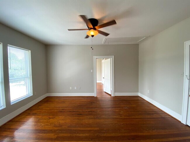 Foto del edificio - 3902 Woodleigh St