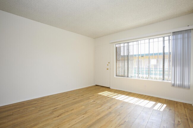 Foto del edificio - 12460 Culver Blvd