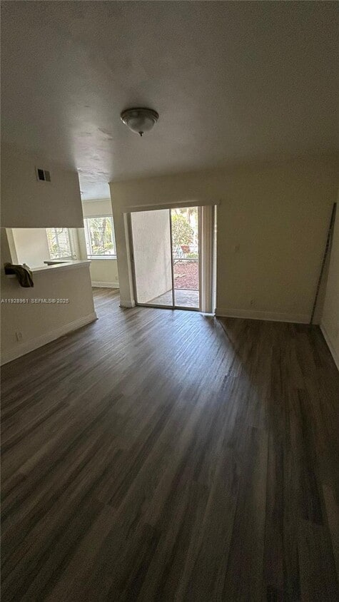 Foto principal - 5686 Rock Island Rd