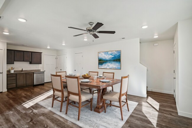 Foto del edificio - OPEN HOUSE August 2, Saturday | Stylish, 2...