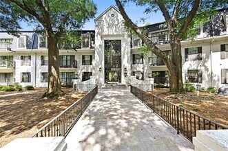 Building Photo - 2201 Pine Heights Dr NE