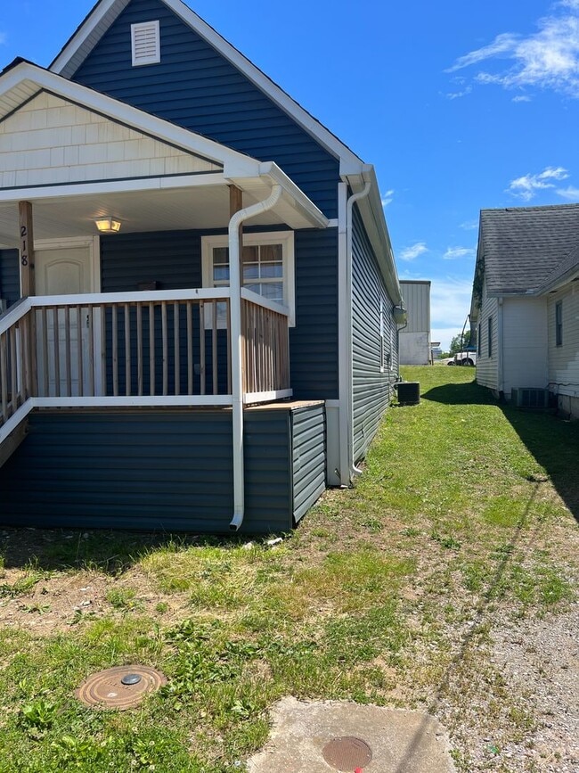 Building Photo - Knoxville 37917 - 2 bedroom, 1 bath home -...