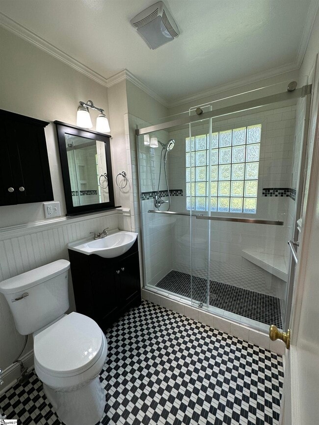 Building Photo - 600 University Ridge