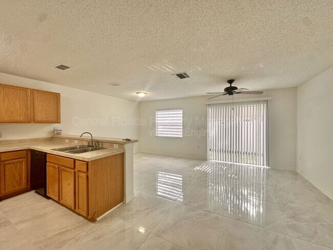 Foto del edificio - 5081 Kingscrest Ln