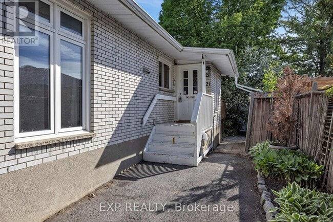 Building Photo - 21 Southview Crescent