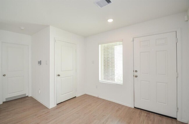 Foto del edificio - 4127 Saltillo Lakes Dr