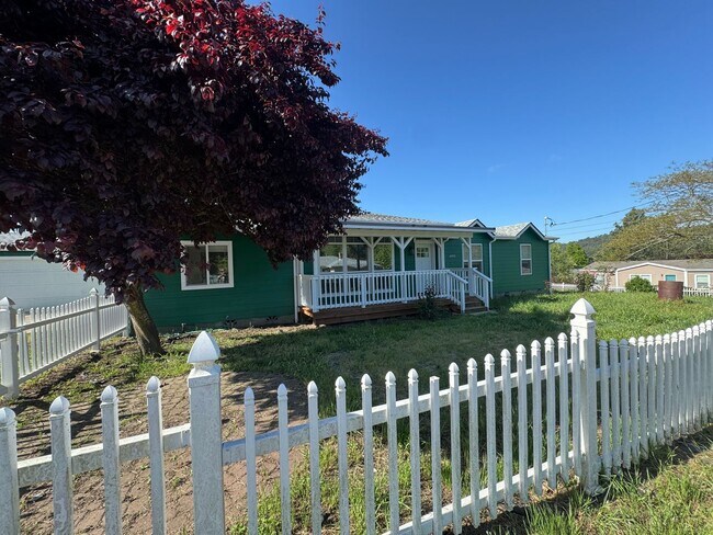 Foto del edificio - Large Green area 3 bedroom 2 bath with off...