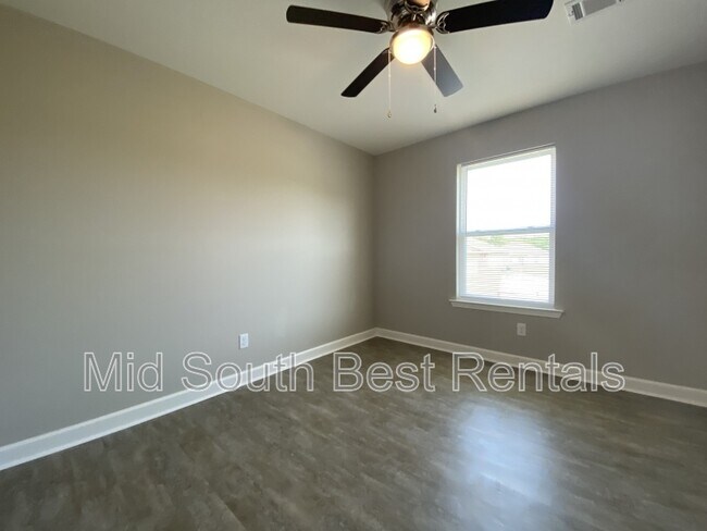 Foto del edificio - 116 Finch Rd