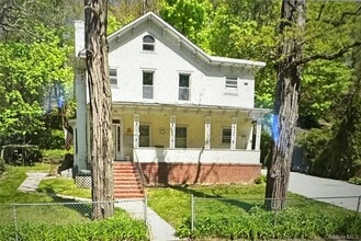 Building Photo - 359 Main St