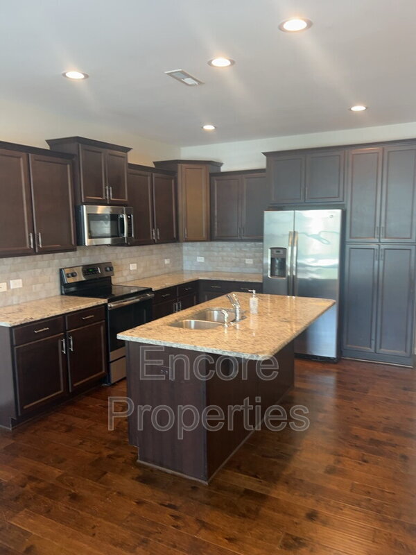 Foto del edificio - 1319 Lakestone Village Ln