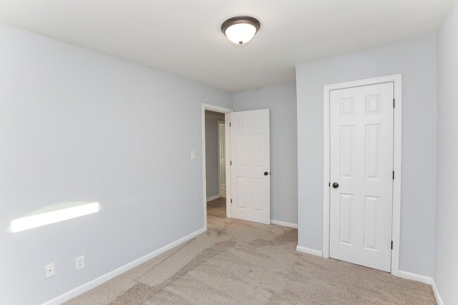 Building Photo - Charming Single Family Home
