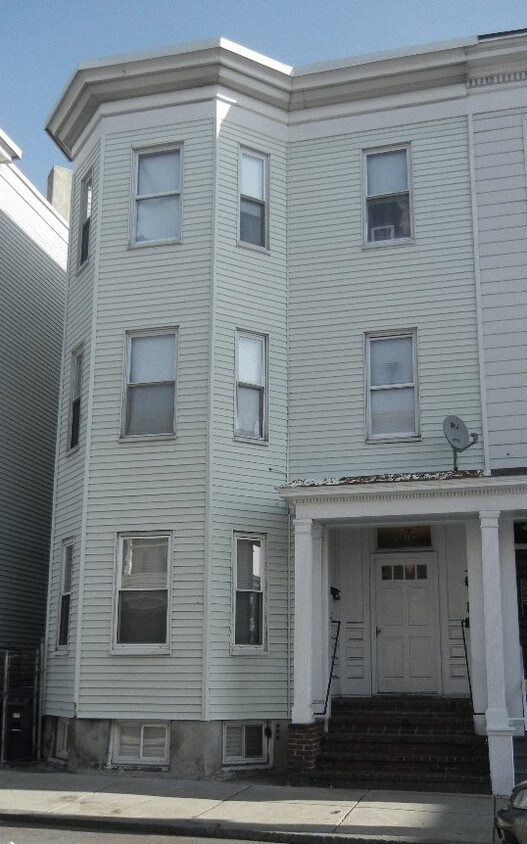 Primary Photo - 190 L St