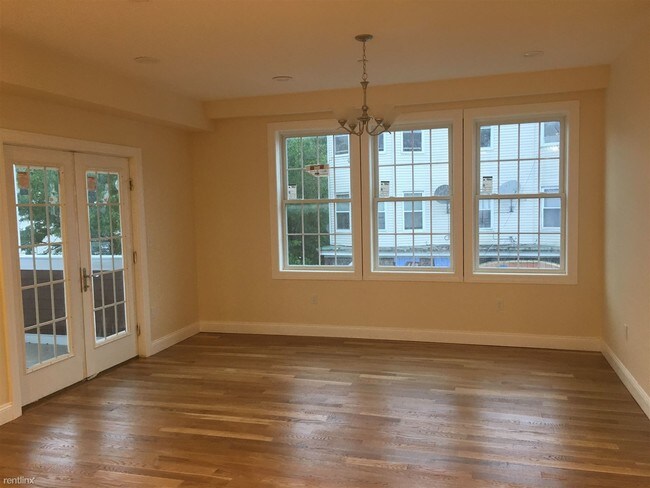 Building Photo - 3 br, 2 bath Apartment - 248 Bowdoin St